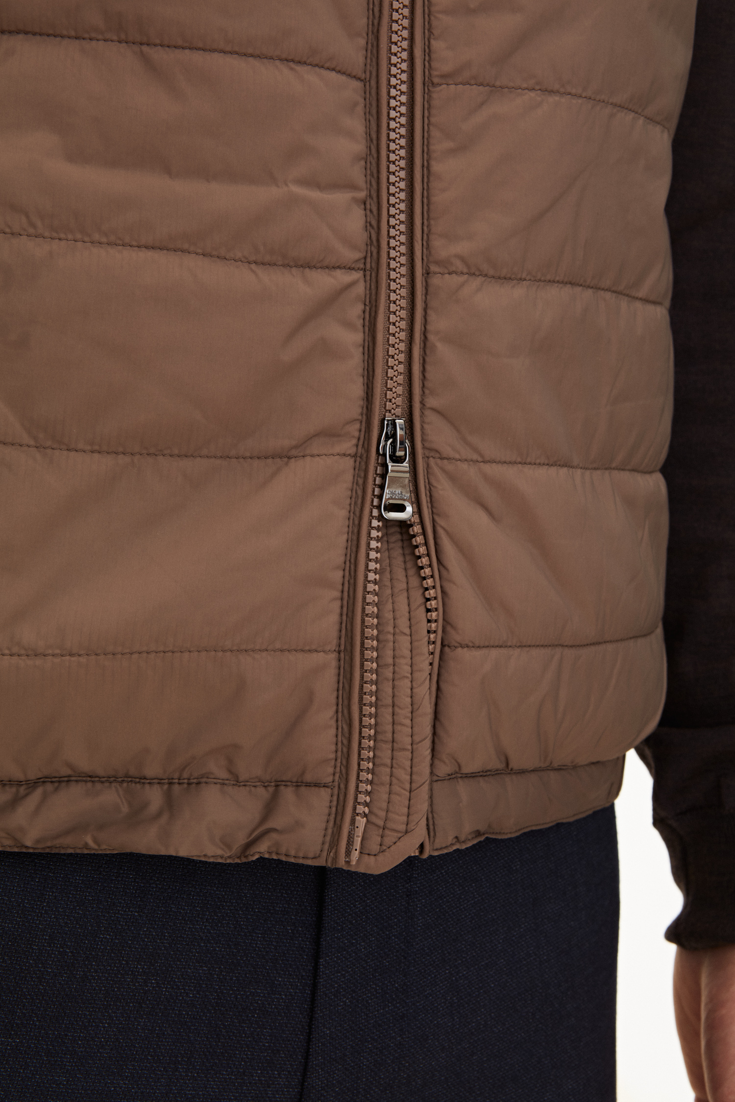 【Anyone more】Oscar Pocket Padding Vest Padded Liner Featherweight Nylon Vest - Beige | Oscar Jacobson
