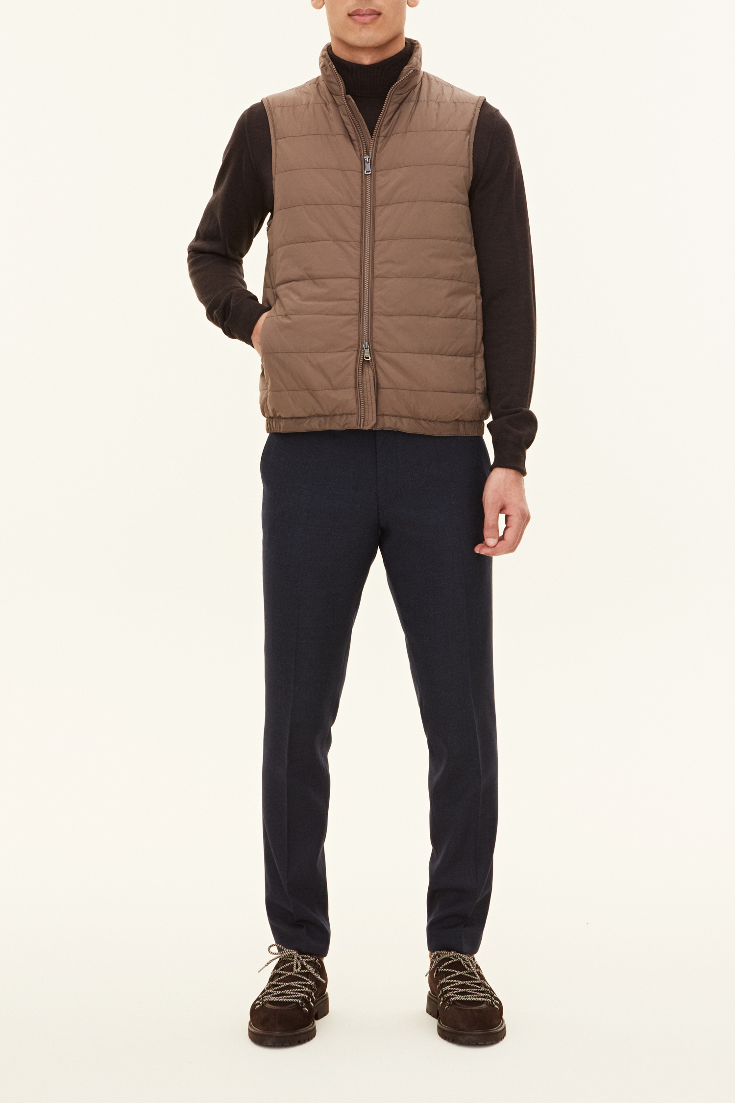 【Anyone more】Oscar Pocket Padding Vest Padded Liner Featherweight Nylon Vest - Beige | Oscar Jacobson