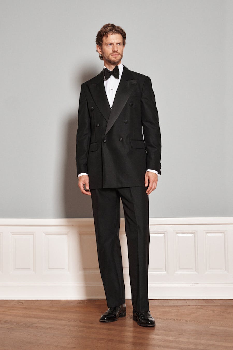 Regular Fit Double Breasted Structured Tuxedo Suit